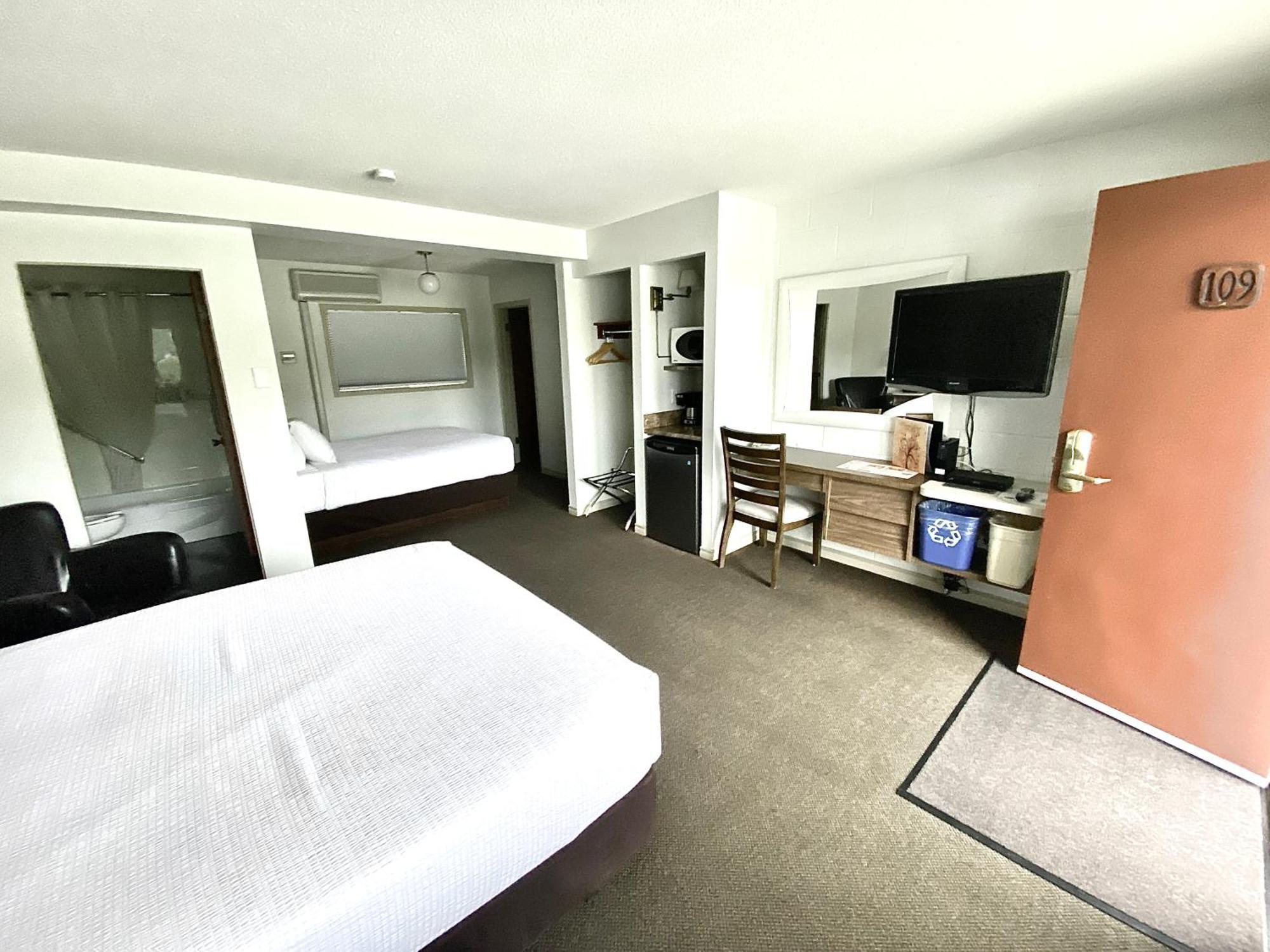 Arbutus Grove Motel Parksville Kültér fotó