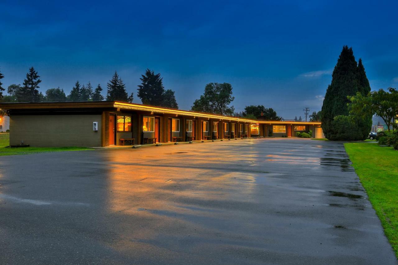 Arbutus Grove Motel Parksville Kültér fotó