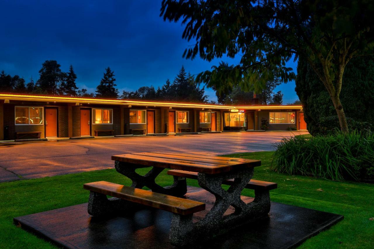 Arbutus Grove Motel Parksville Kültér fotó