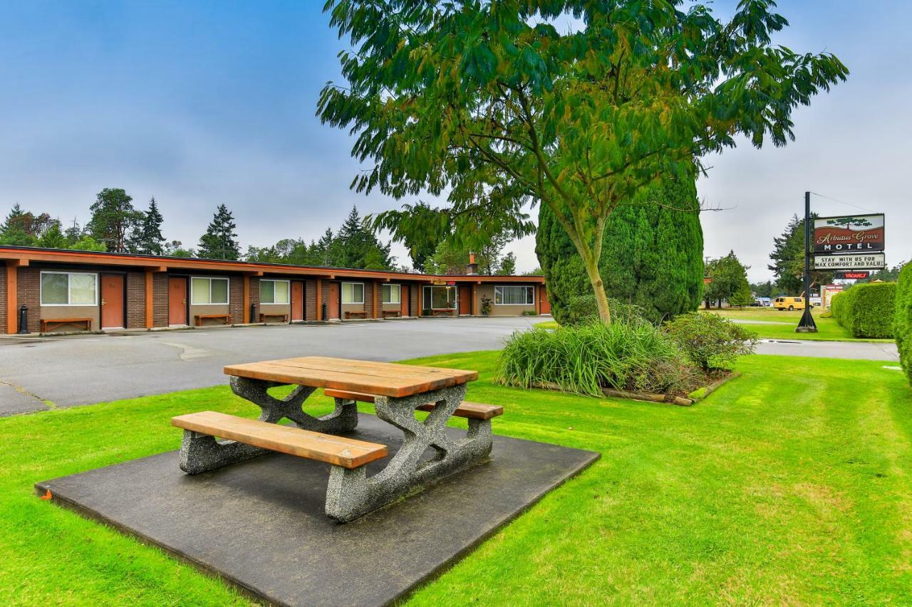 Arbutus Grove Motel Parksville Kültér fotó